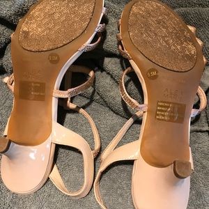 Alex Marie Shoes - ALEX MARIE low heel!π Alex Marie Shoes - ALEX MARIE low heel!π